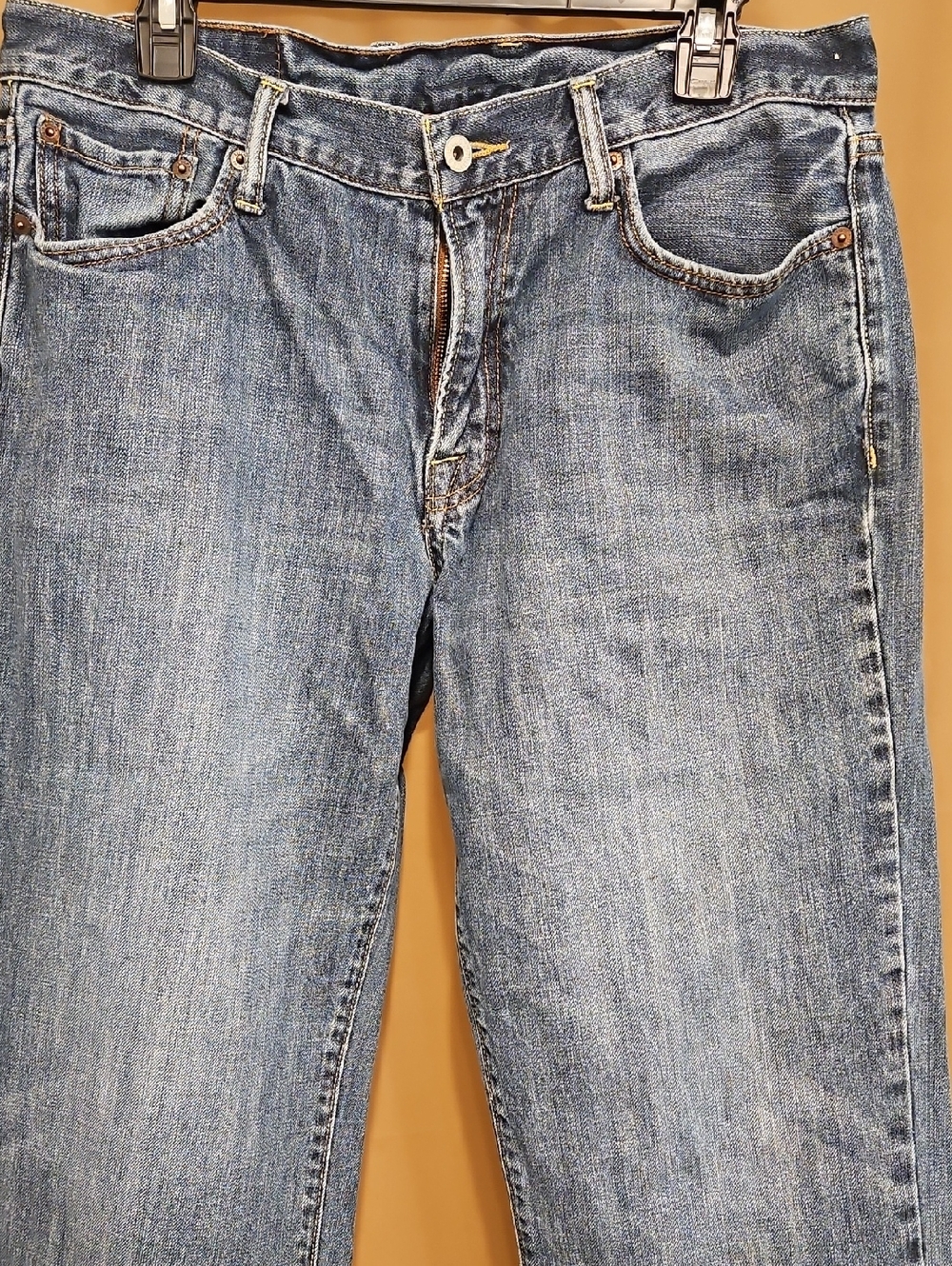 CLEARANCE SALE! Lucky Brand Straight Leg Men's Jeans in Faded Blue Denim